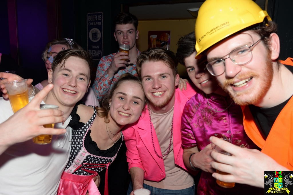 ../Images/Carnavals maandagavond in VdG 208.jpg